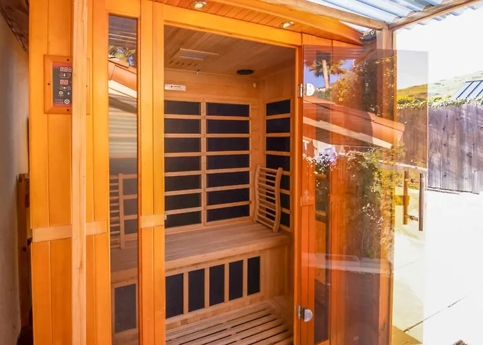 Unobstructed View! Home On Malibu Hilltop W/ Sauna