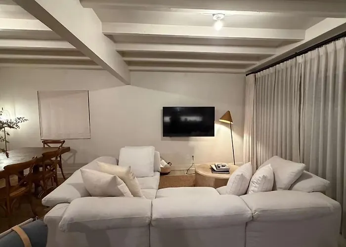 Modern 2Br Beach Walk Retreat With King And Coastal Vibe